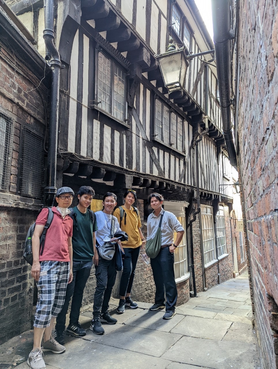 Group photo in York, left to right: Amarit Tansawet, Panu Looareesuwan, Wanchana Ponthongmak, Napaphat Poprom, Htun Teza